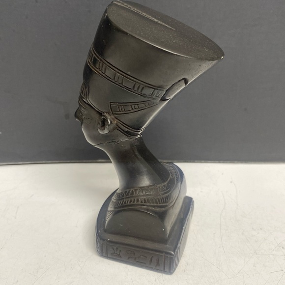 Nefertiti Bastet Goddesses Carved Stone Bust Sculptures Egyptian Head Set of Two - Picture 12 of 15